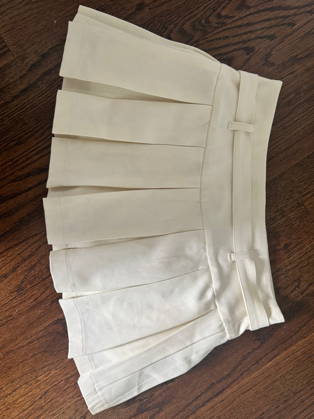 La Hearts Cream Pleaded Mini Skirt